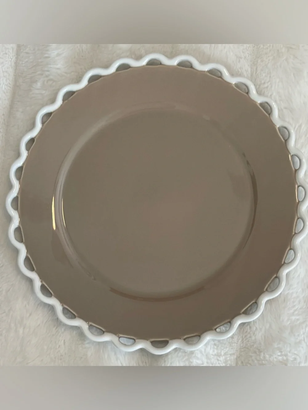 Anthropologie sasha 11” dinner plate scalloped fringe Neutral / white set of 4 - Picture 5 of 8